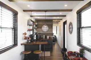 Hot Tub! The Blue Ridge Luxury Container Home - 2