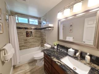 Air Conditioned! Paradise Park Brand new 2-bedroom Suite - Keaau - 2