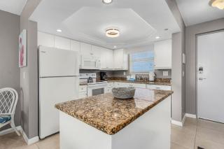 Welcome to Beach Villa's # 602 Vacation Rental - 250 Estero Blvd condo - Fort Myers Beach - 4