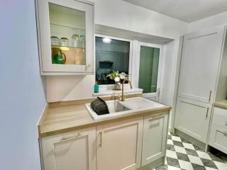 Betty's Bungalow - Lancing - 4
