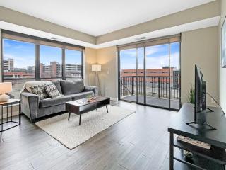 Large Downtown 2br -hot Tub-downtown! - Des Moines - 1