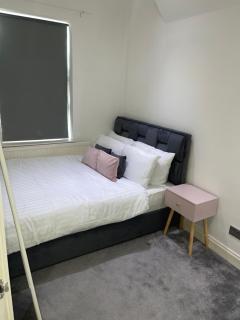 Spacious 2 BR House w/ Garden and Free Parking - Londra - 4