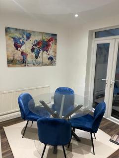 Spacious 2 BR House w/ Garden and Free Parking - Londra - 5