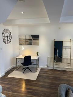 Spacious 2 BR House w/ Garden and Free Parking - Londra - 8