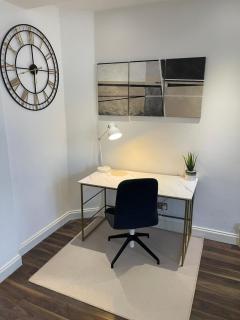Spacious 2 BR House w/ Garden and Free Parking - Londra - 6