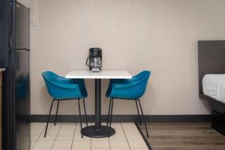 Studio 6 Extended Stay - West Palm Beach, FL - 1