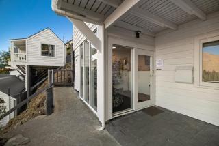 Lakeview Colonial House - 5