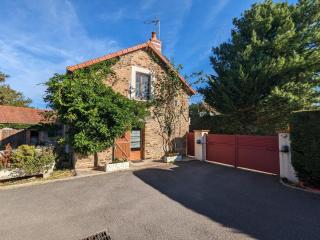Maison de charme en pierre avec terrasse privative, grand terrain, jeux pour enfants, proche activités nautiques - FR-1-591-172 - Pérassay - 4