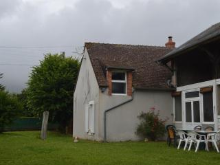 Maison de Charme en Berry avec Jardin et Wifi, Proche Vignobles - FR-1-591-231 - 8