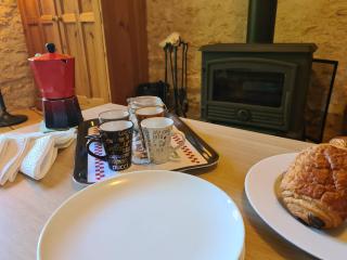 Ancien moulin avec piscine, terrasse, jardin privatif et petite île - près des étangs de la Brenne - FR-1-591-159 - 2