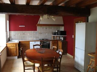 Gîte spacieux en pleine nature avec grand jardin, activités extérieures, proche sites historiques et commerces - FR-1-591-185 - 6