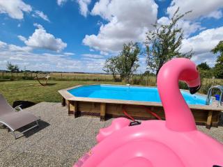 Charmante Longère avec Terrasse et Piscine Chauffée, proche châteaux et zoo, en pleine nature - FR-1-591-240 - - 0