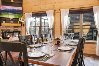 SmokiesBoutiqueCabins would love to host you at our NEW cabin! 3 King Suites, Indoor Pool, Game Room, Lounge with 75" TV! Close to Dollywood and the Parkway! - 3