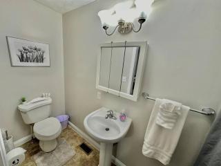 Charming Spacious Get Away - 4