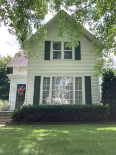 Cozy Algoma Retreat! Minutes to Beach and Downtown! - Algoma - 8