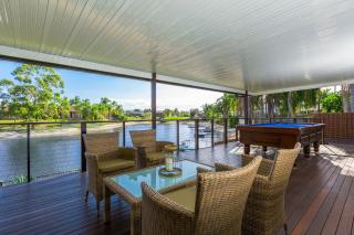 Reflections Broadbeach- Heated Pool! Complete Waterfront Entertainer with Huge Deck, Pool Table and Pontoon - Gold Coast - 7