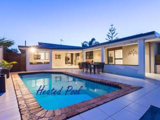 Reflections Broadbeach- Heated Pool! Complete Waterfront Entertainer with Huge Deck, Pool Table and Pontoon - Gold Coast - 5