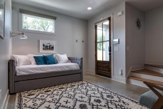 Modern East Nashville Gem, Walk to Local Favorites, Cozy Den, Workspace & Smart TVs, Fully Equipped Kitchen, Garage & Fast WiFi, Near Mas Tacos, Rosepepper & Five Points, 10 Min to Broadway & Nissan Stadium, 24 Hr Hospitality - 4