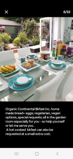 Homestay, Upmarket, Wimbledon & Southfields; beside tube; (20 mins to centre) walk to Tennis : - London - 8