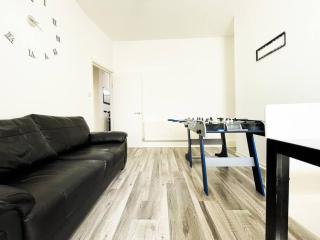 Cosy 4 bedroom Liverpool -L6/Sleeps 8 Free Parking - Liverpool - 9