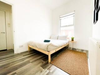 Cosy 4 bedroom Liverpool -L6/Sleeps 8 Free Parking - Liverpool - 5
