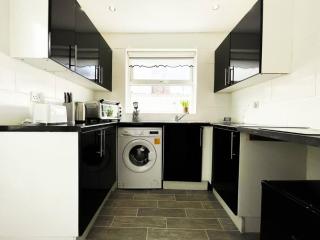 Cosy 4 bedroom Liverpool -L6/Sleeps 8 Free Parking - Liverpool - 2