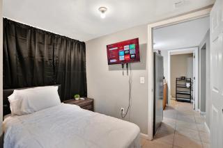 Serene Downtown Villa - Clarksville - 6