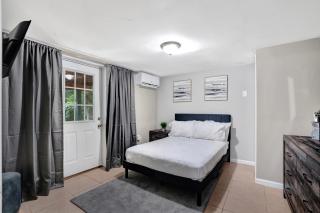 Serene Downtown Villa - Clarksville - 9
