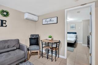 Serene Downtown Villa - Clarksville - 4