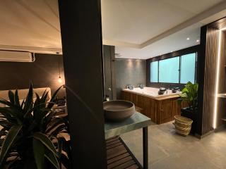 LUXURY PALACE POBLADO MANILA - 3