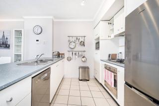 Spectacular Riverside Apartment - 4