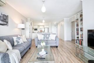 Spectacular Riverside Apartment - 6