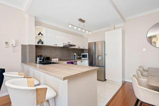 3br East Perth Penthouse Views & Style - Perth - 3