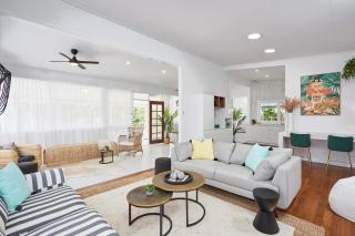 The Queenslander! Complete Entertainer - Huge - Stylish - Games - Full Level Pool Room - Smokehouse - Secure Parking - Yard #NEW! - Gold Coast - 4