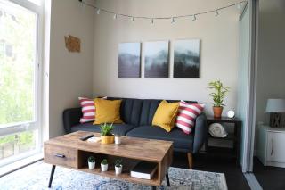 Queen Anne Abode - 1 Block from CPA! - Free Parking! - 7