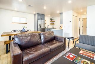 Near Downtown Stylish 2BR With Amazing Patio - #2 - 7