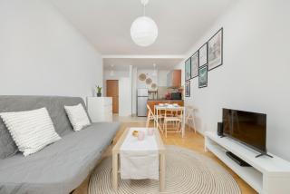 Beautiful & Bright Walowa Apartment with Balcony by Noclegi Renters - Varsavia - 0