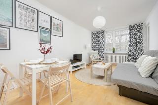 Beautiful & Bright Walowa Apartment with Balcony by Noclegi Renters - Varsavia - 7