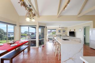 Oceanview Family Retreat - San Remo - 7