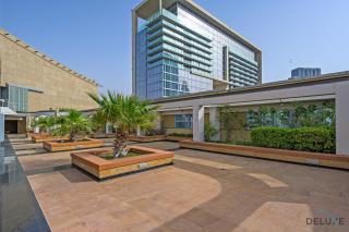 Special Offer Stylish 1BR with Scenic Views & Pool by Deluxe Holiday Homes - 4