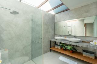 Villa Brawa 8G - 3 bedroom luxury villa with rooftop walking distance to the Beach - Canggu - 1