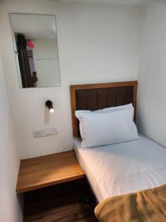 Galaxy Cabin Stay And Dormitory - Mumbai - 4