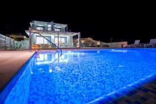 Francis & Gregorys Luxury Villas - Afantou - 6