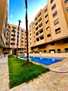 Deluxe KING Bed SUITE W/POOL - 4