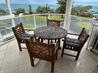 Luxury Ocean Front Apartment at the Bargara Blue Resort - Bargara - 9