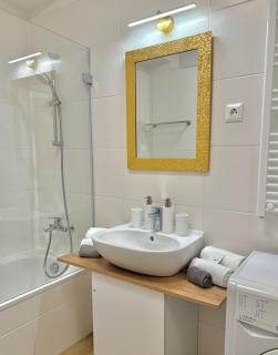 Standard Apartment by Hi5-Corvin 7 - Budapest - 1
