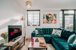 Canal view, Grade II Industrial style, Fast WiFi, Family, Contractors - Birmingham - 0