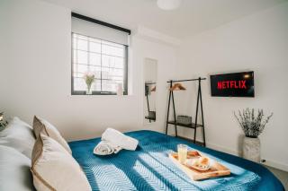 Canal view, Grade II Industrial style, Fast WiFi, Family, Contractors - Birmingham - 2