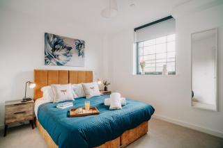 Canal view, Grade II Industrial style, Fast WiFi, Family, Contractors - Birmingham - 9