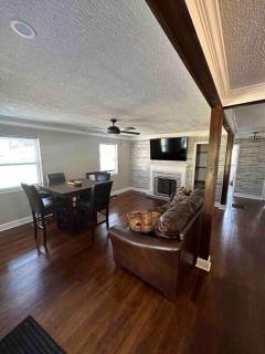 Luxury Bungalow Home Away From Home! - Atlanta - 4